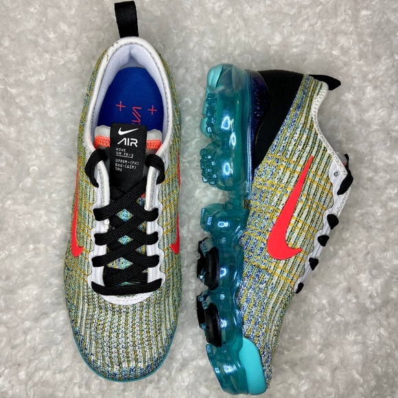 Nike Air Vapormax Flyknit 3 - Picture 2 of 6